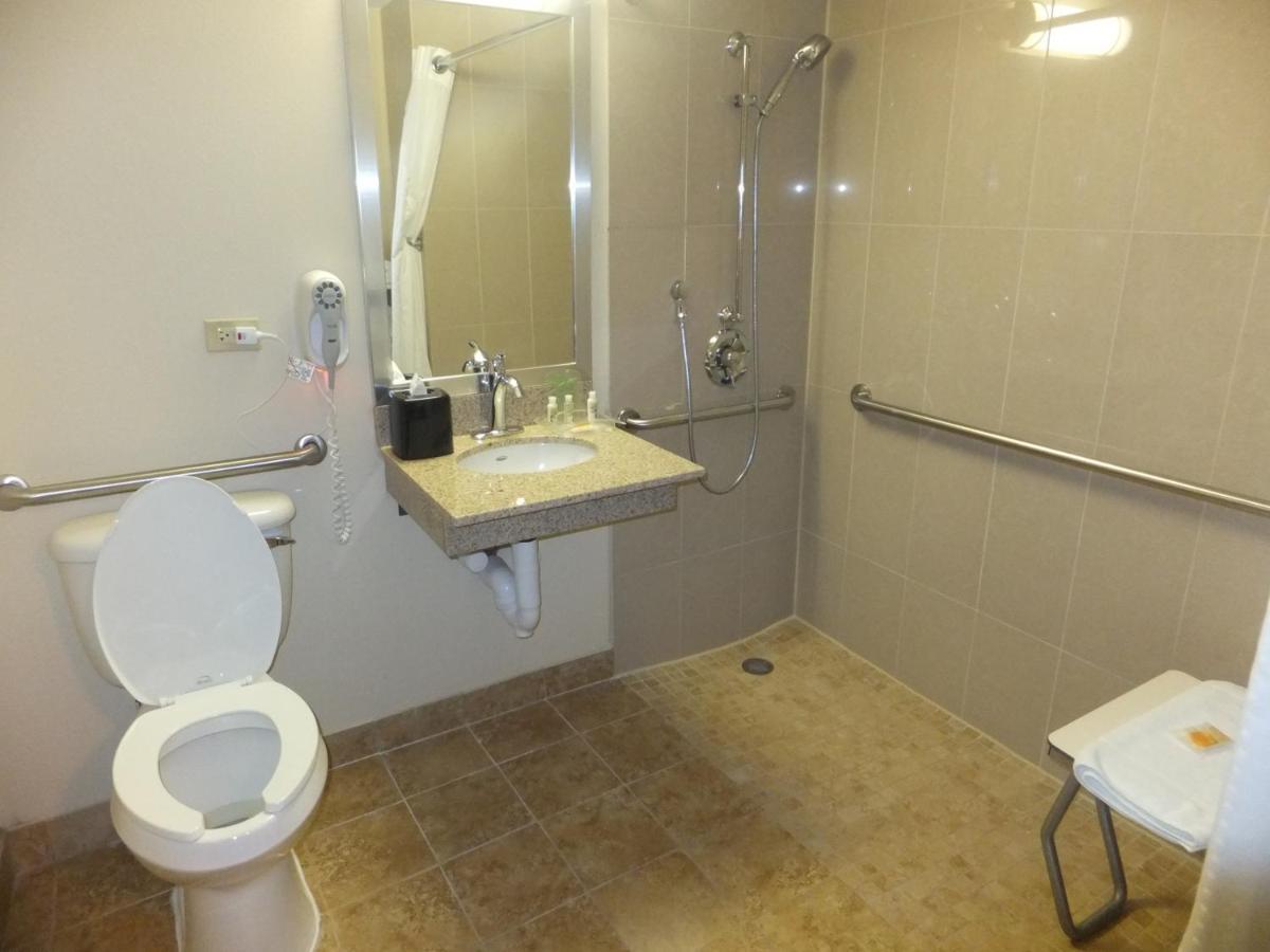 Holiday Inn Mount Prospect-Chicago Room photo