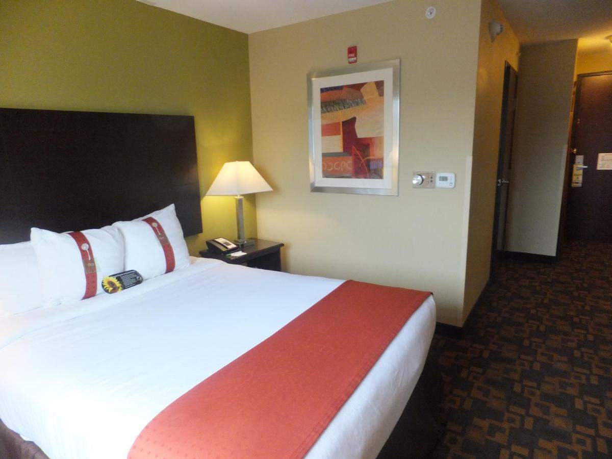 Holiday Inn Mount Prospect-Chicago Room photo